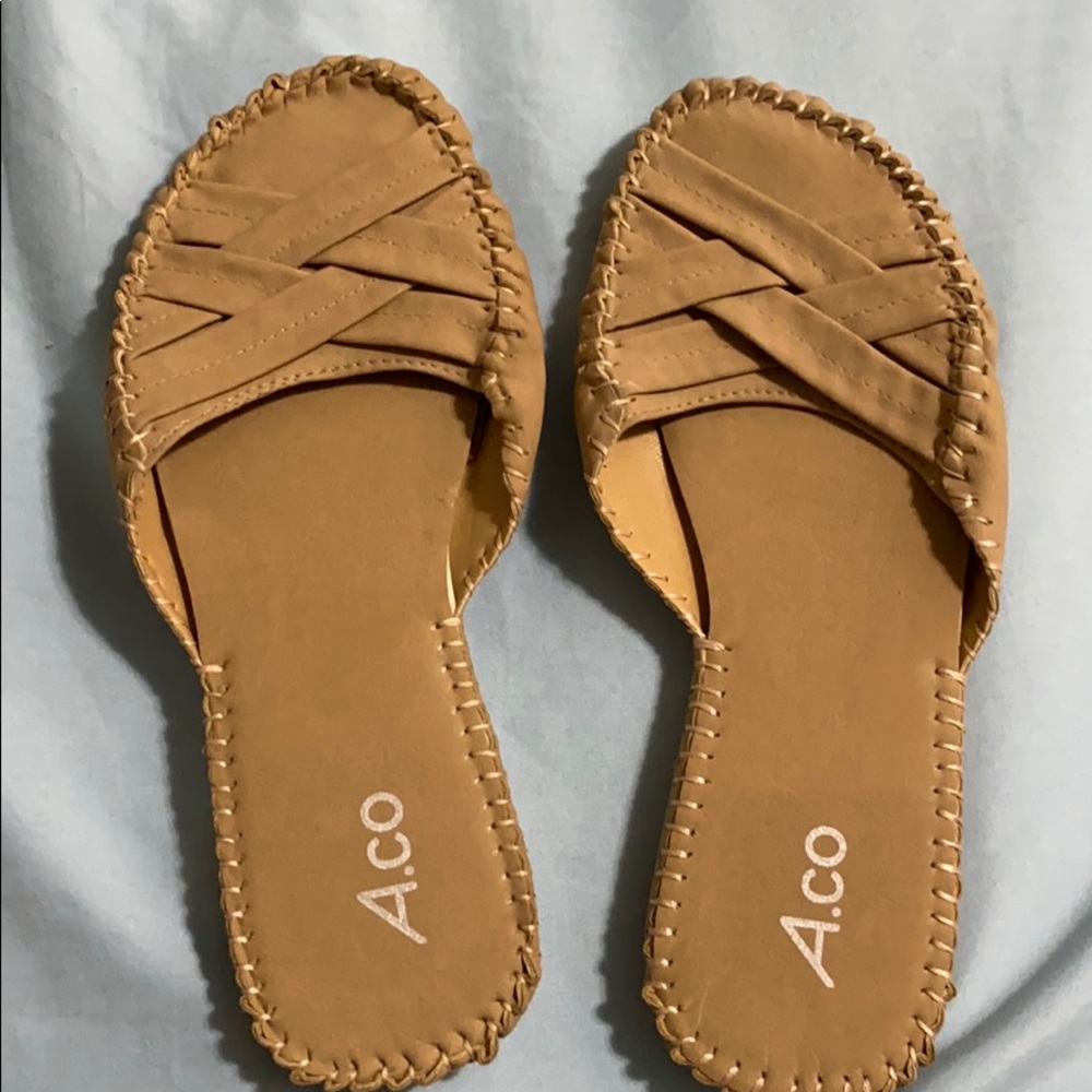 💜4/$30 - NWOT closed-toe sandals